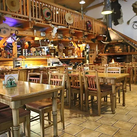 ゲストハウス Steak Restaurant Country Saloon